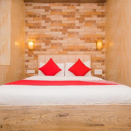 Hotel Oliver, Colaba Mumbai Exterior photo