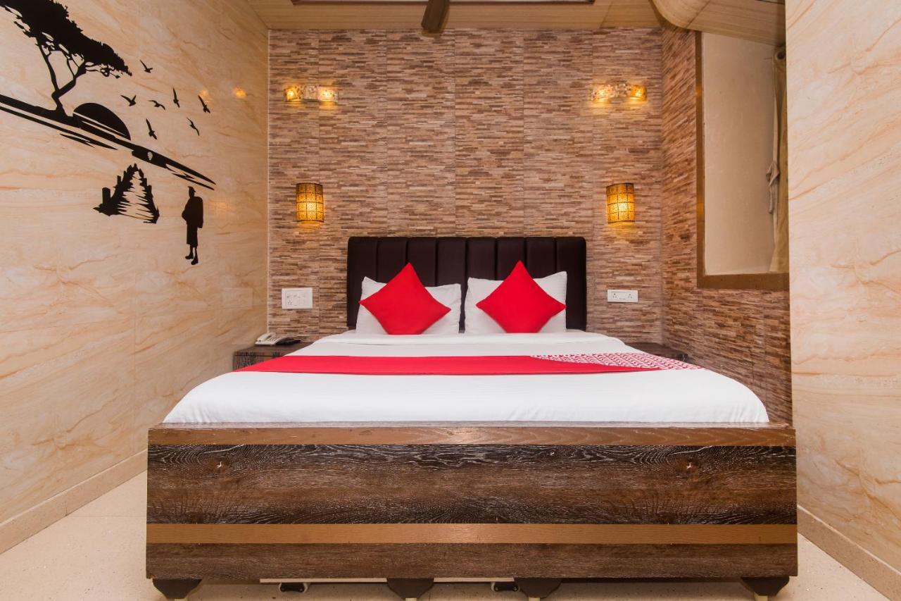 Hotel Oliver, Colaba Mumbai Exterior photo